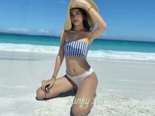 Kinky_Ari
